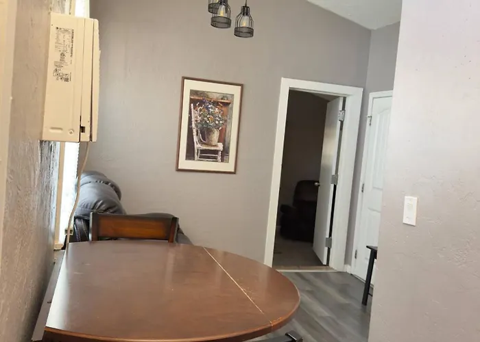 Gorgeous Remodeled 2 Bedroom