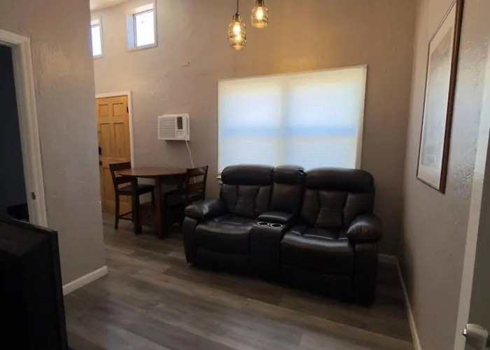 Gorgeous Remodeled 2 Bedroom Сasa de vacaciones *