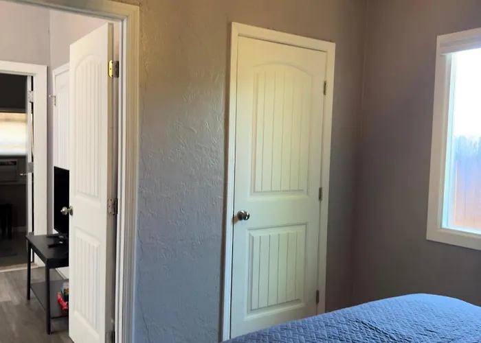 Gorgeous Remodeled 2 Bedroom Holiday home *