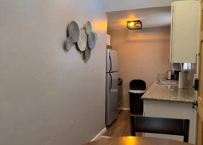 Gorgeous Remodeled 2 Bedroom *