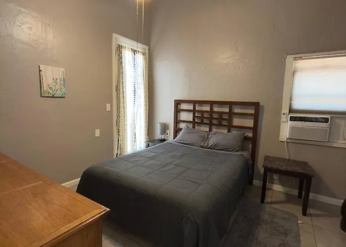 Gorgeous Remodeled 2 Bedroom Сasa de vacaciones